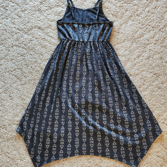 Cat & Jack sharkbite hem dress Size 10/12 Grey geometric patten - Picture 5 of 10